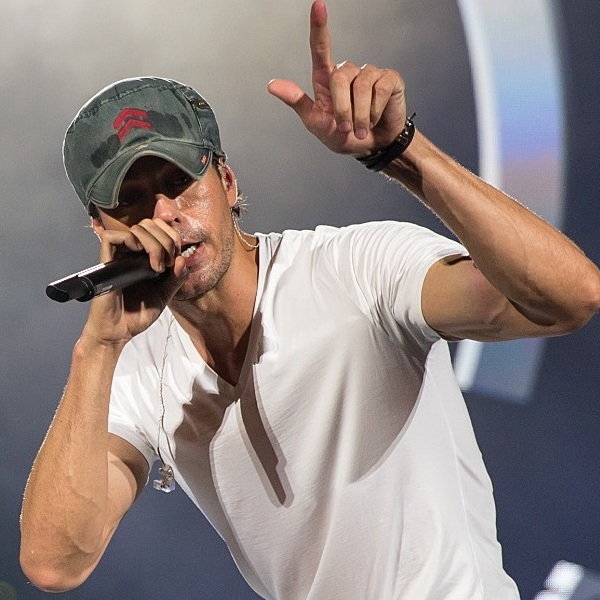 Enrique Iglesias rozgrzeje Norwegię swoją muzyką