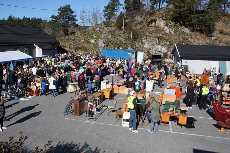 Pchli targ w Eikely Senter, Froland