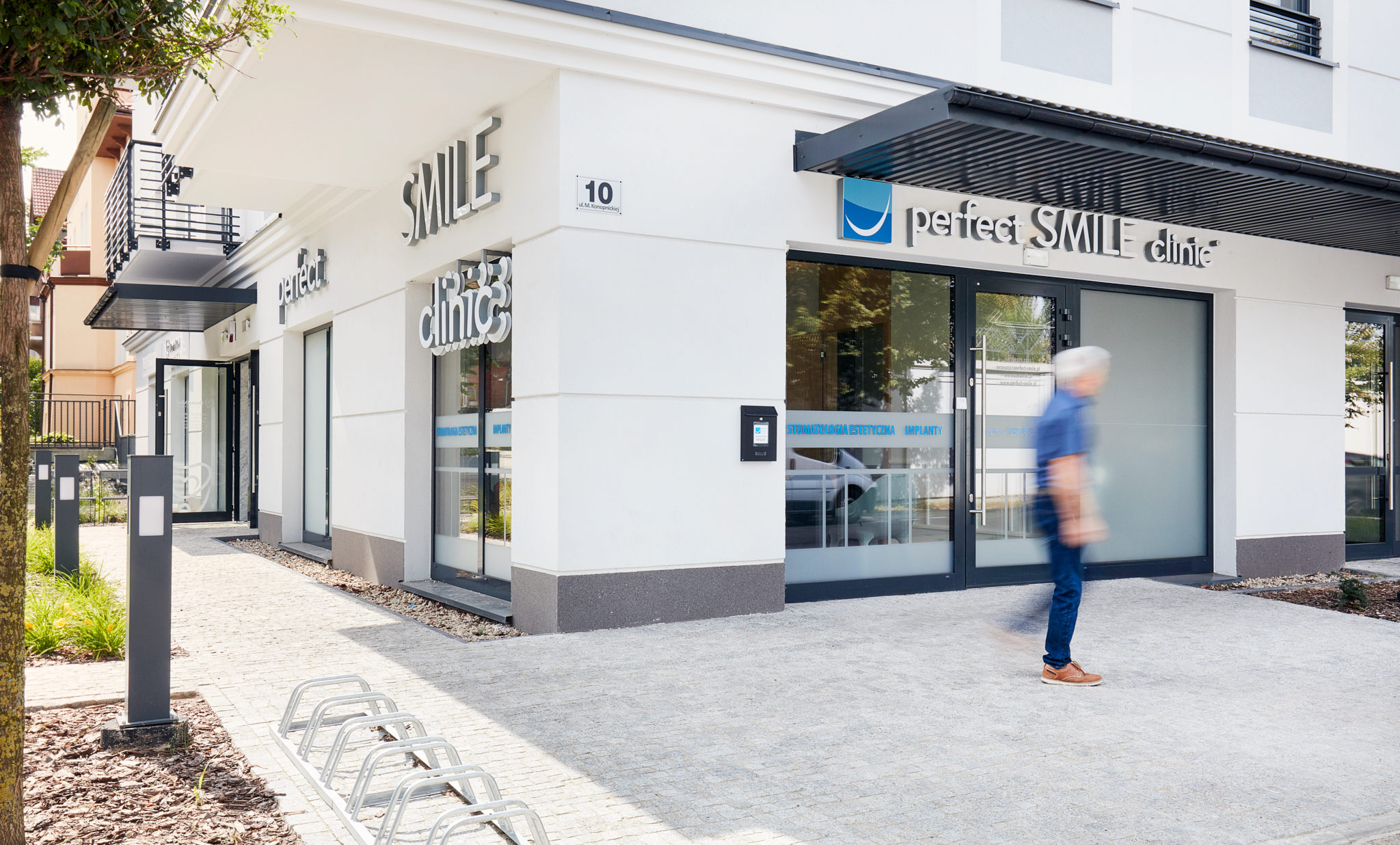 Przystanek kolejowy/SKM/PKM Gdańsk Wrzeszcz znajduje się w odległości zaledwie 5 min spaceru od kliniki.