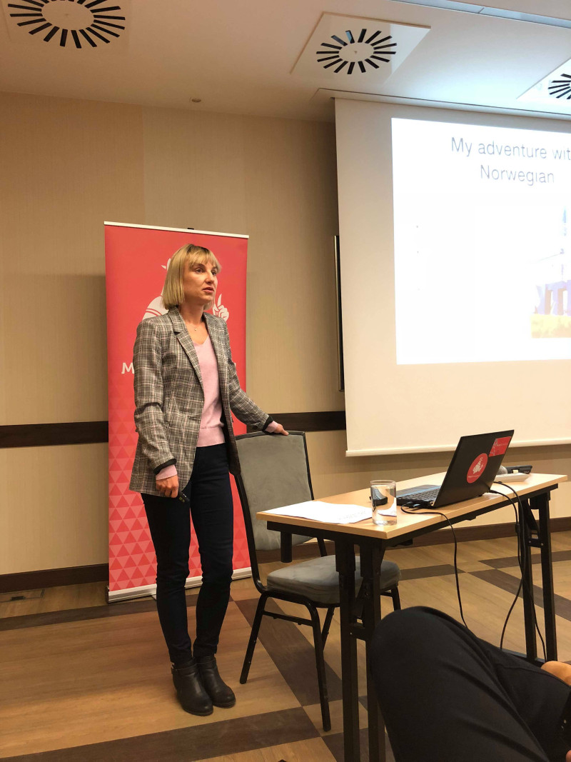 Joanna Irzabek: dziennikarka, wykładowca i autorka reportaży.