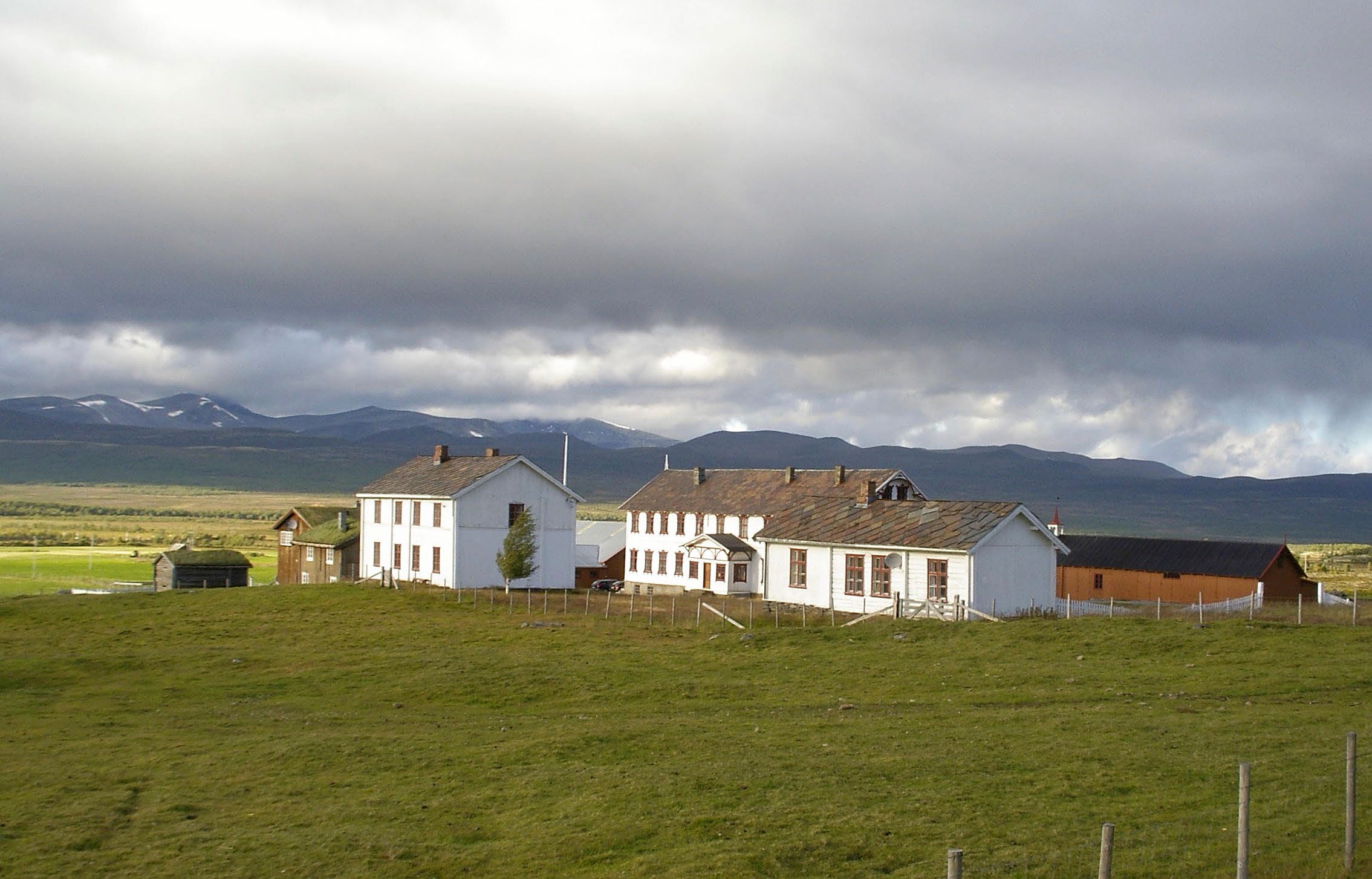 In the photo: a facility offering accommodation to tourists traveling through Dovrefjell.