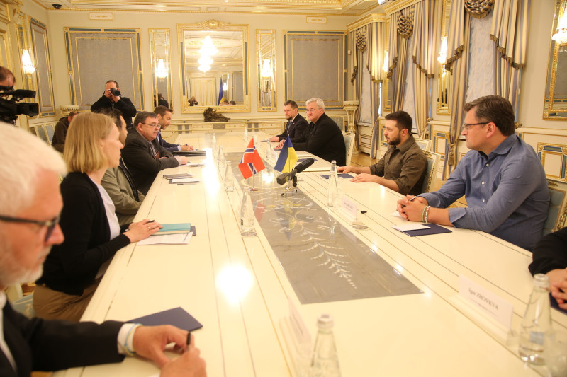 Przewodniczący parlamentu Norwegii i szefowa MSZ podczas spotkania z prezydentem i ministrem spraw zagranicznych Ukrainy.