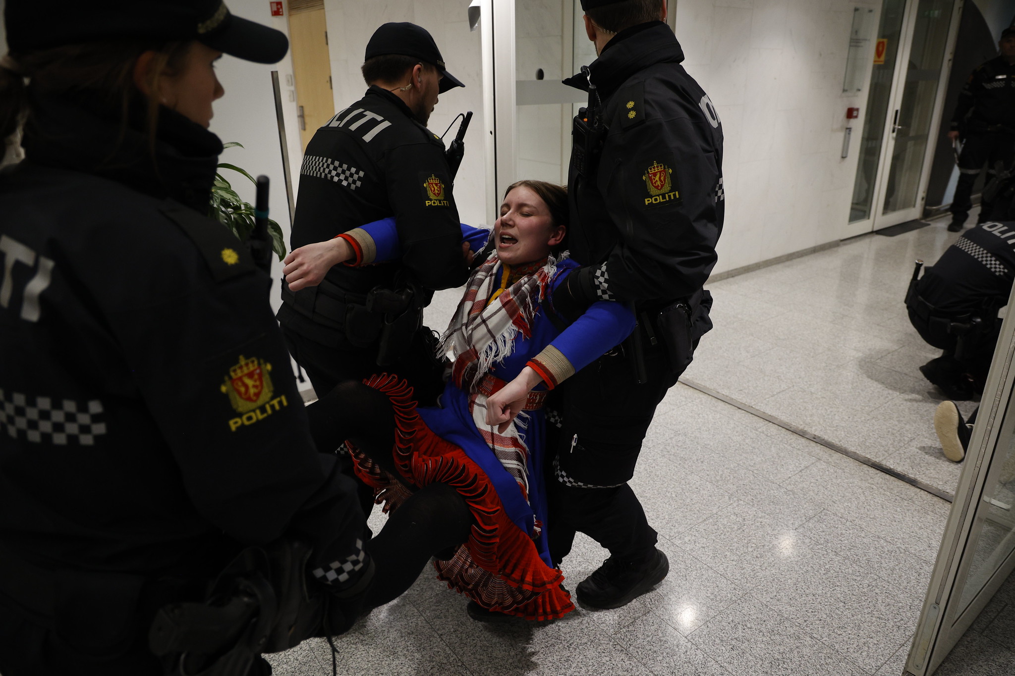 Na zdjęciu: nocna interwencja policji.