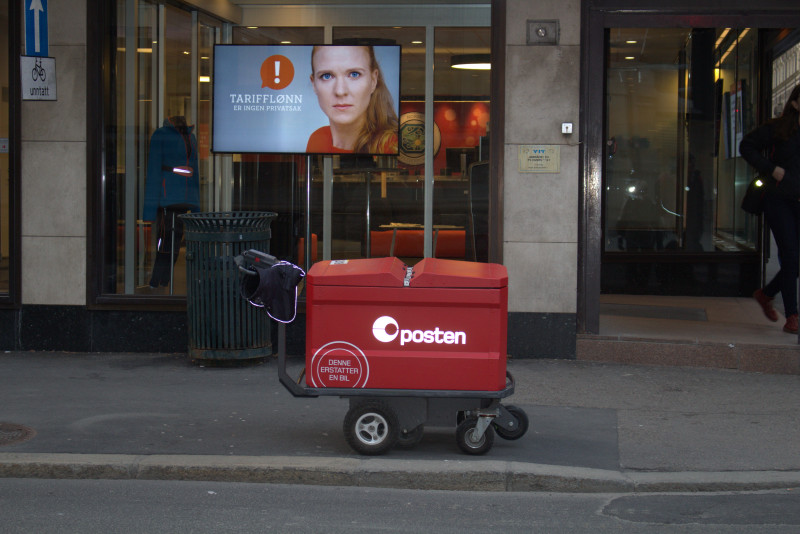 W wielu sytuacjach listonoszy wyręczają w Norwegii roboty.