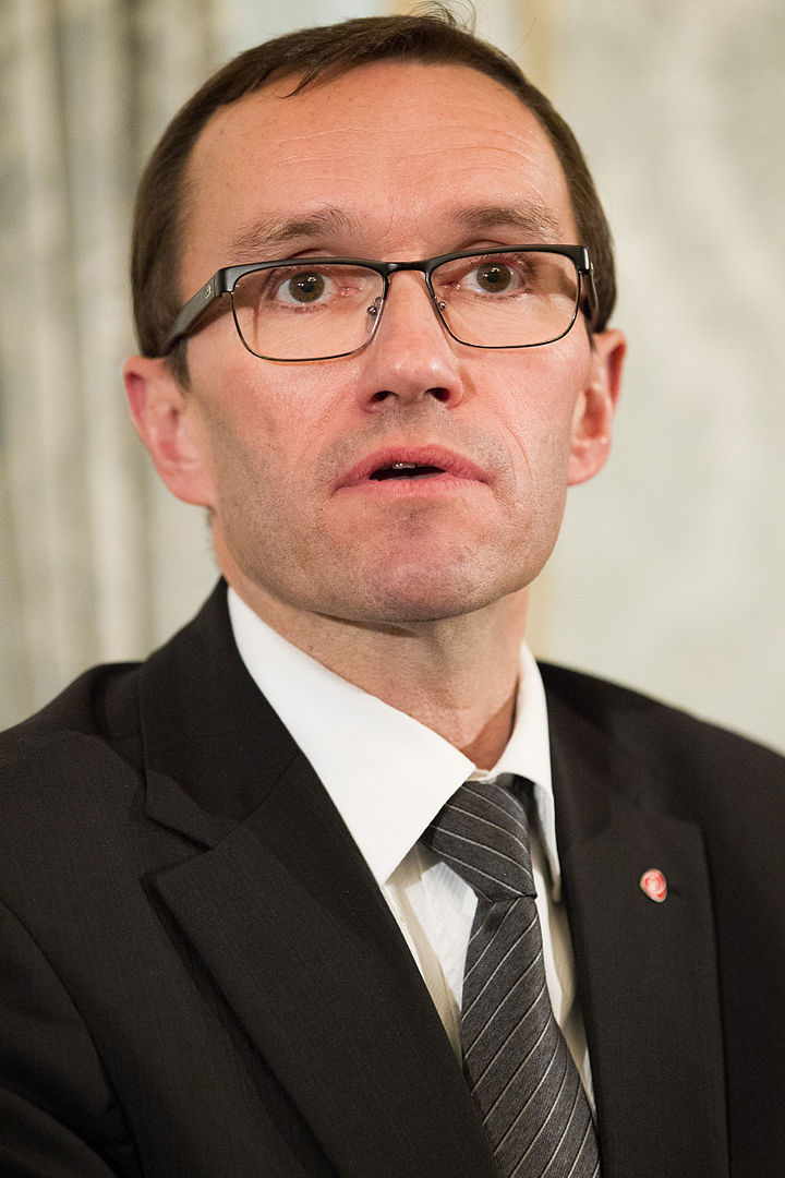 Espen Barth Eide uważa, że główną winę za niedotrzymanie założeń na 2020 rok ponosi obecnie zasiadający rząd. 