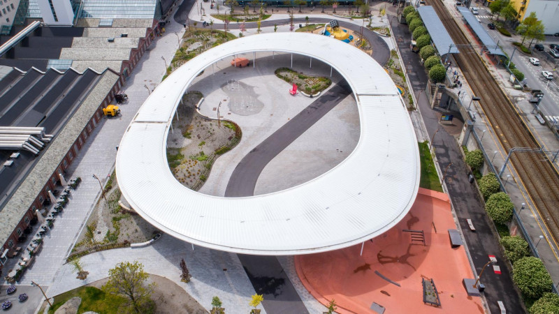 Ruten znajduje się w centrum Sandnes. To przestrzeń miejska, gdzie znajduje się skatepark i plac zabaw, posadzono tutaj drzewa i kwiaty. To miejsce, gdzie mogą odbywać się koncerty czy inne imprezy plenerowe dla mieszkańców. Prace nad Ruten, wchodzącym w skład projektu „Lysning” biura architektów Space Group/Superunion, ukończono wiosną 2021.