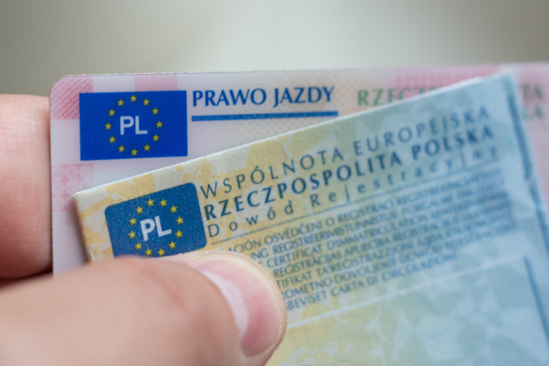 W trochę gorszej sytuacji są osoby, które zgubiły/zniszczyły prawo jazdy lub dowód rejestracyjny.