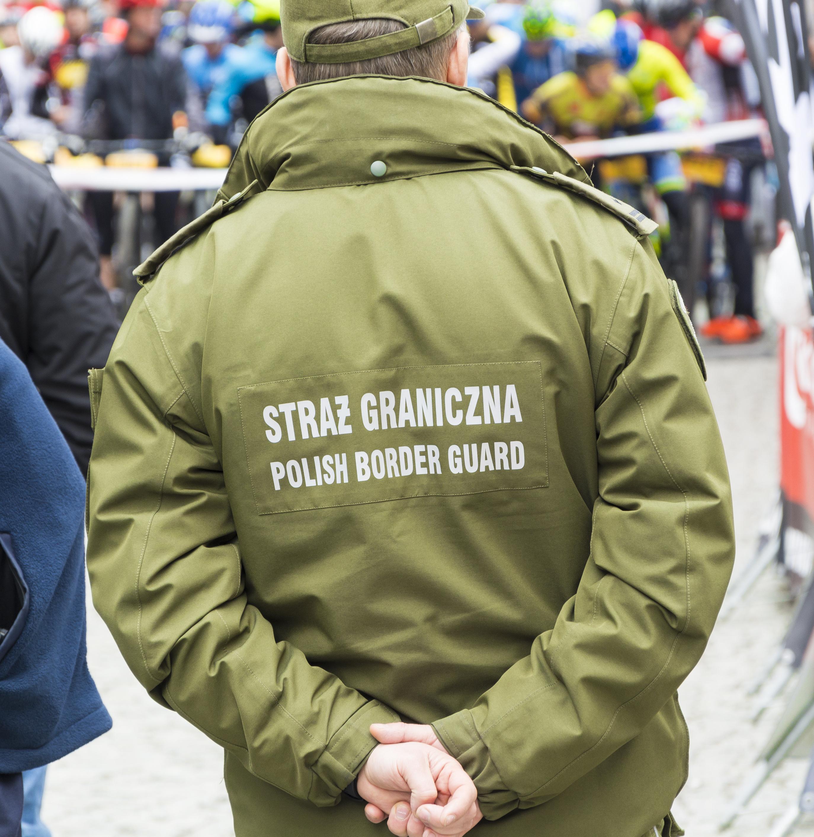 Funkcjonariuszom Straży Granicznej należy przedstawić stosowne dokumenty poświadczające np. zwolnienie z kwarantanny./zdjęcie ilustracyjne
