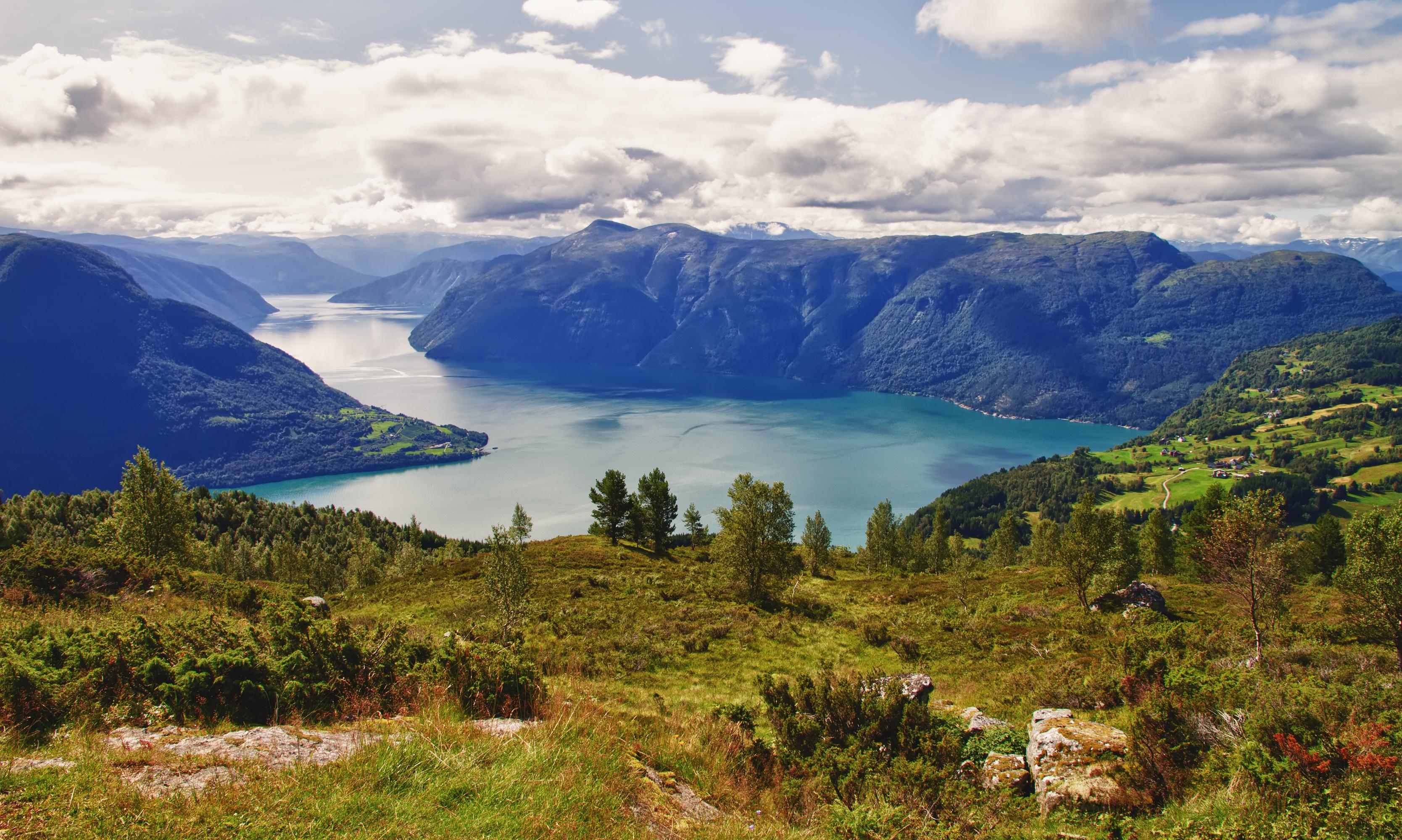 Fiord Sognefjord to drugi pod względem wielkości fiord na Ziemi, tuż po grenlandzkim Scoresby Sund.