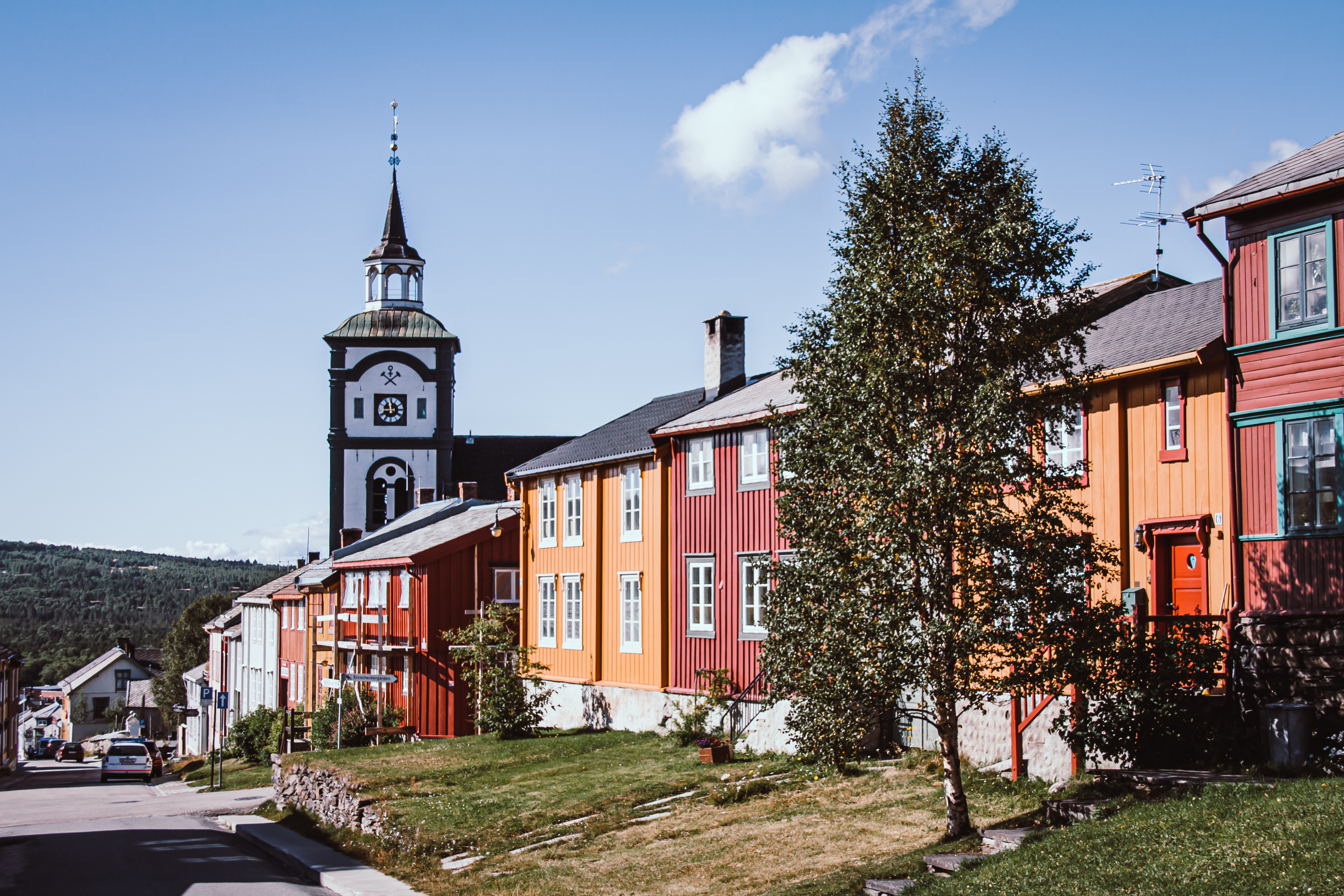 ezpośredni pociąg relacji Trondheim S-Røros-Hamar-Oslo S porusza się po Rørosbanen.