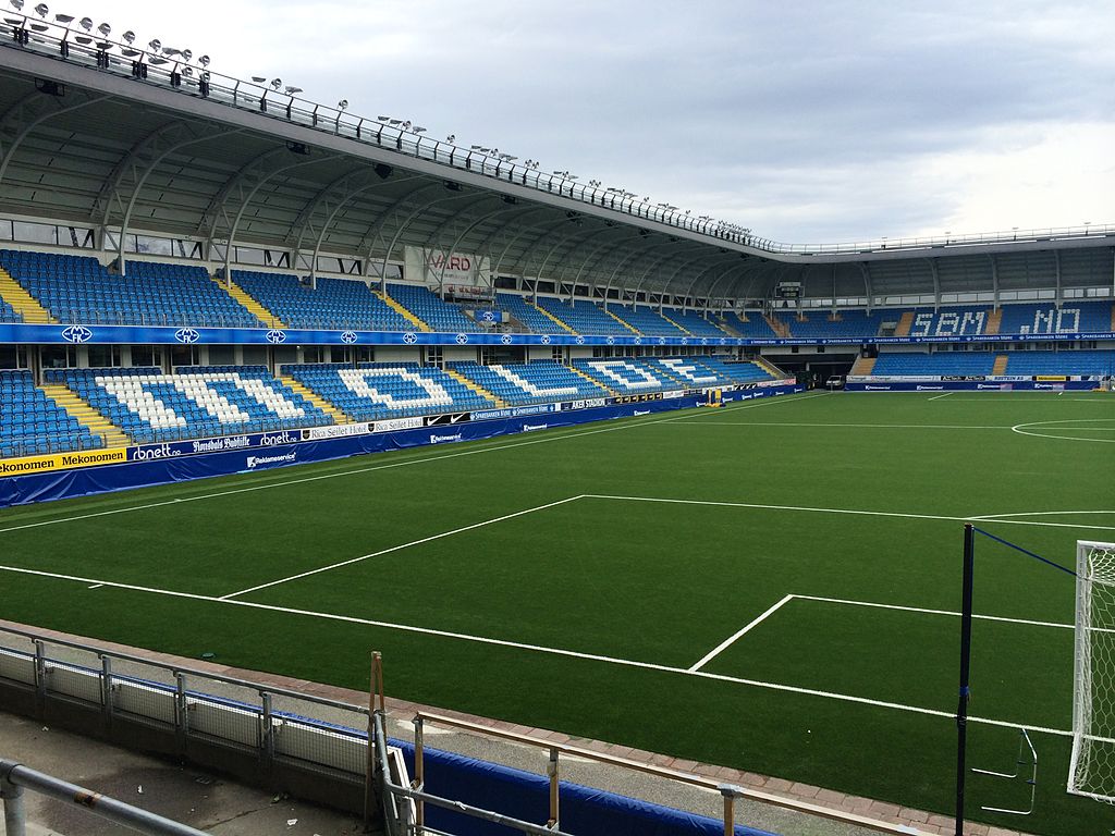 Murawa Aker Stadion.