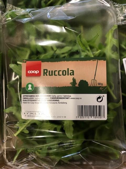 Tak wyglądają opakowania rukoli, o których zwrot prosi Coop.