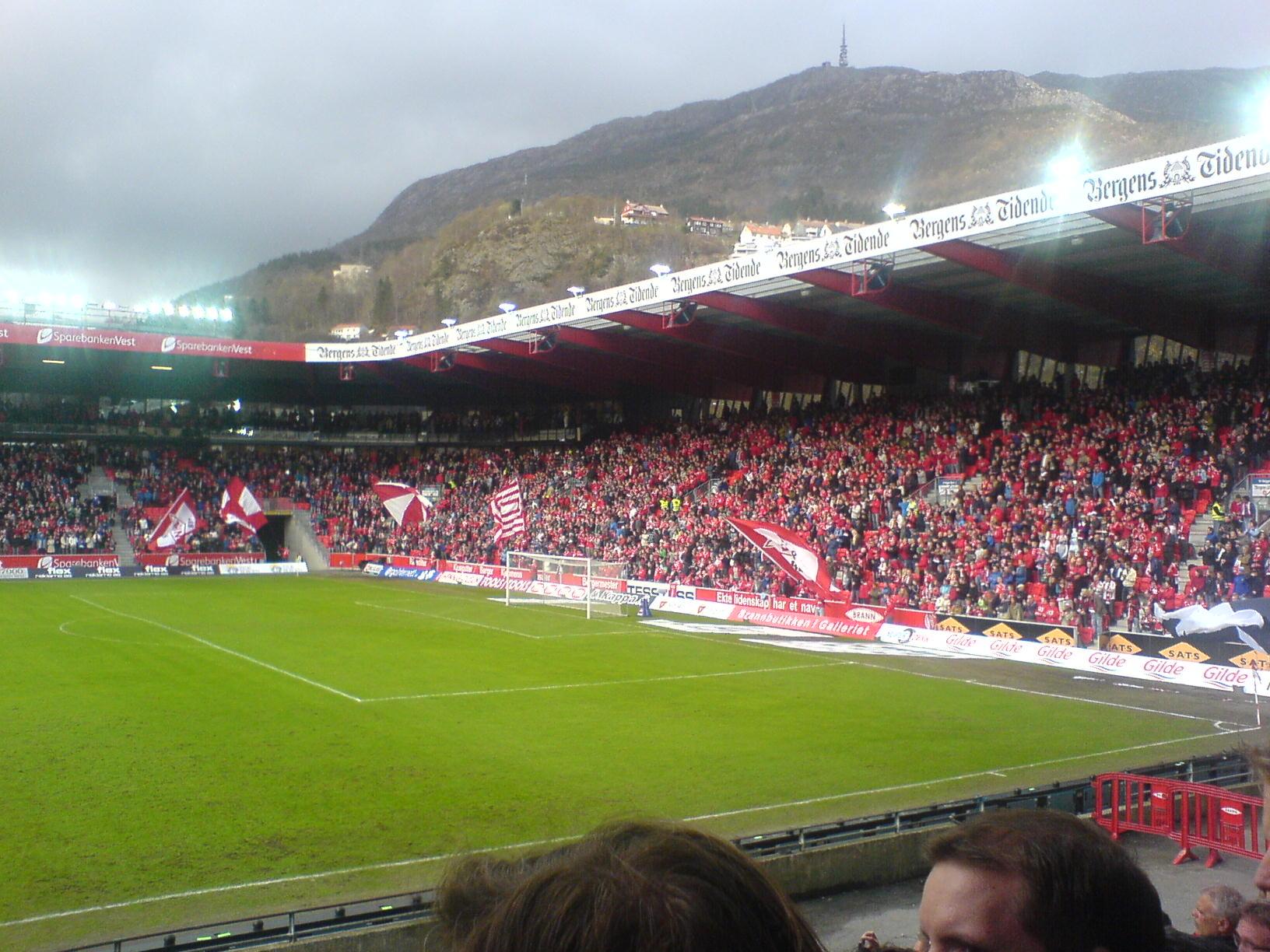 Stadion Brann podczas meczu pomiędzy lokalną drużyną z Bergen a klubem Strømsgodset z Drammen.