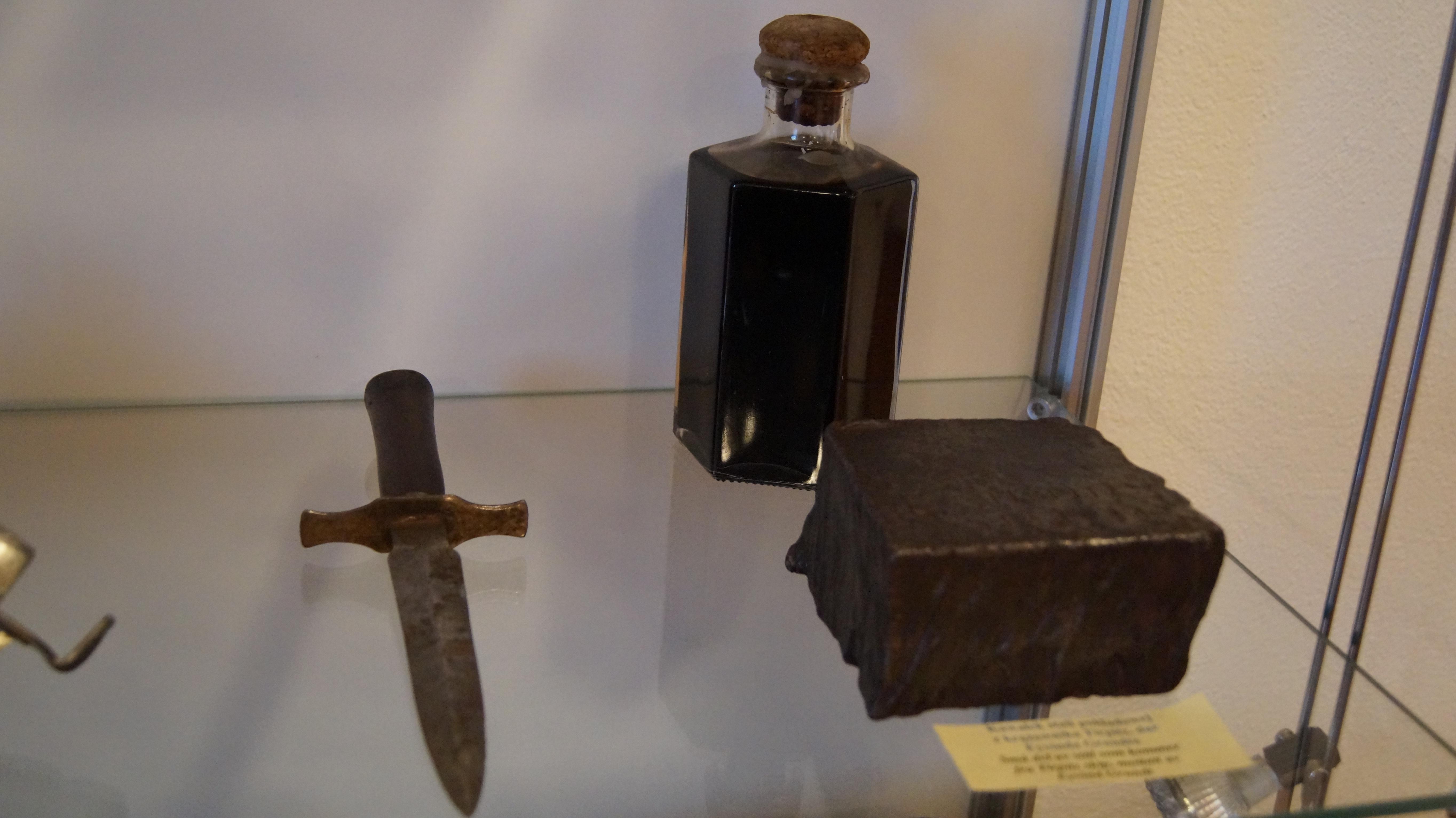W muzeum zgromadzono wiele pamiątek po norweskich oficerach.
