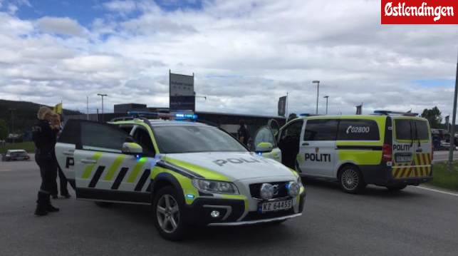 Policja podczas akcji poszukiwawczej zbiegłego więźnia.