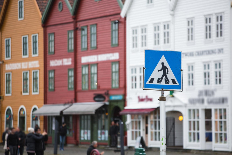W Norwegii ciężko zauważyć kierowcę, który nie zatrzymałby się przed przejściem dla pieszych.
