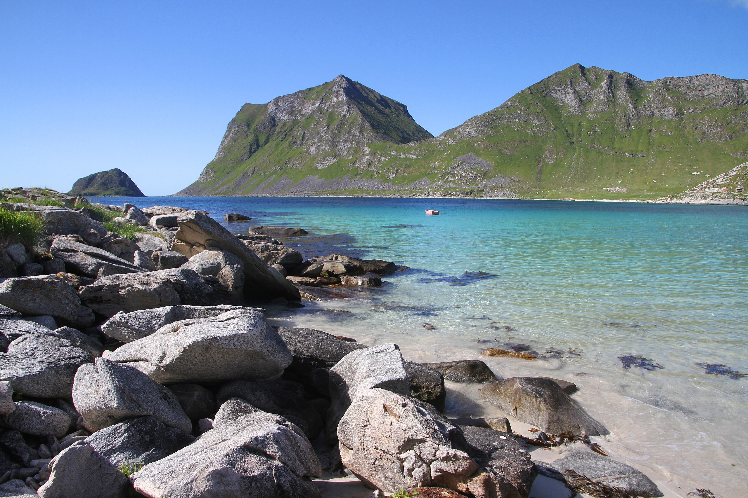 En la foto: playa de Haukland.