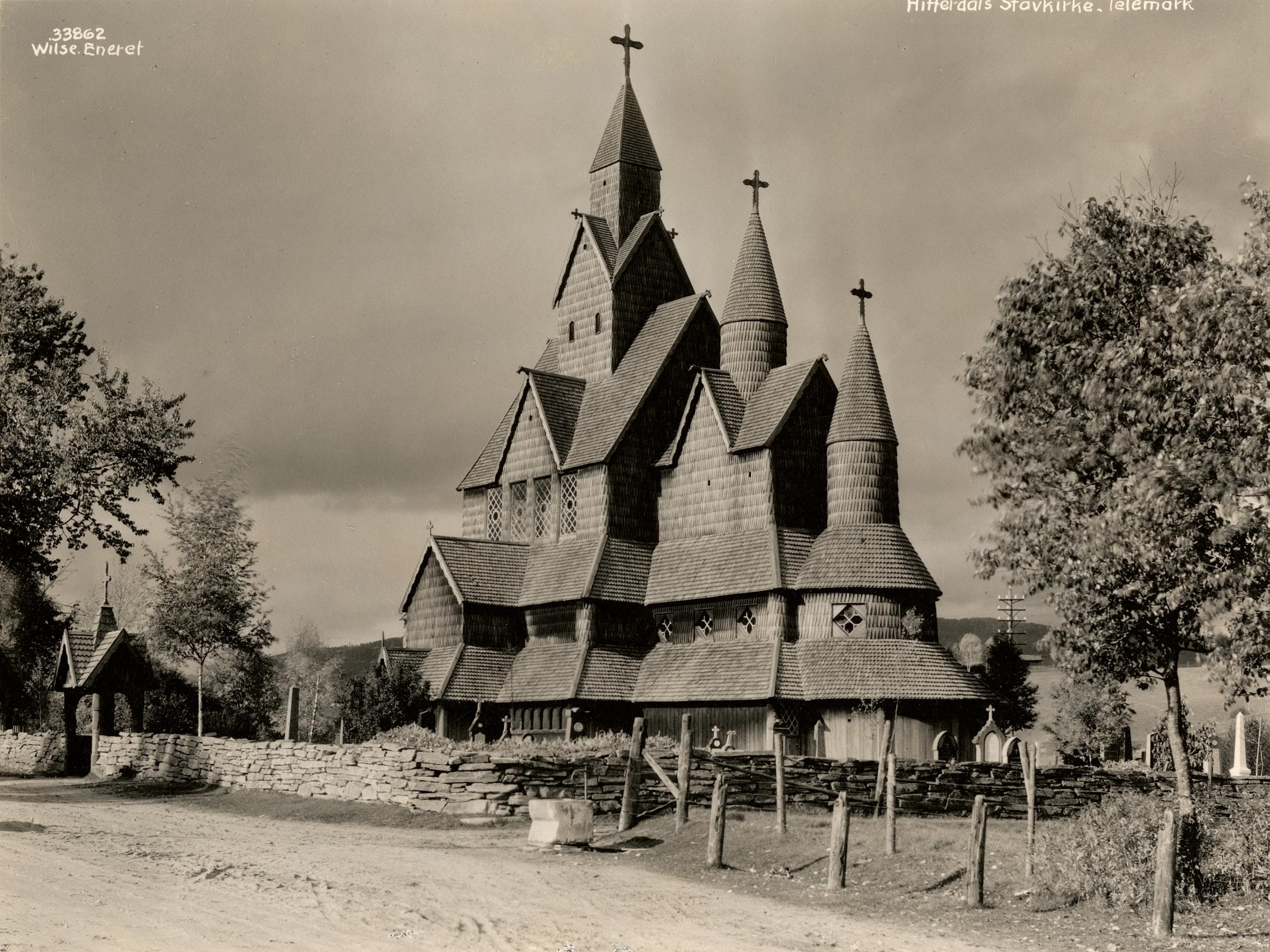 Kościół klepkowy w Heddal jest największym kościołem klepkowym w Norwegii. Tak wyglądał w latach około 1900-1910