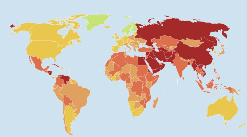 Światowy Indeks Wolności Prasy 2022. Kolorem zielonym oznaczono państwa z dobrą sytuacją mediów, żółtym z satysfakcjonującą sytuacją, pomarańczowym z problematyczną sytuacją, ciemnopomarańczowym z trudną sytuacją, a czerwonym z bardzo poważną sytuacją mediów. 