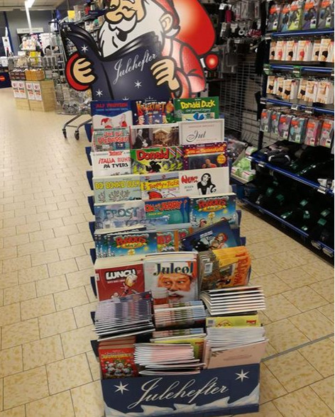 Stoisko ze świątecznymi komiksami, tak bardzo lubianymi przez Norwegów