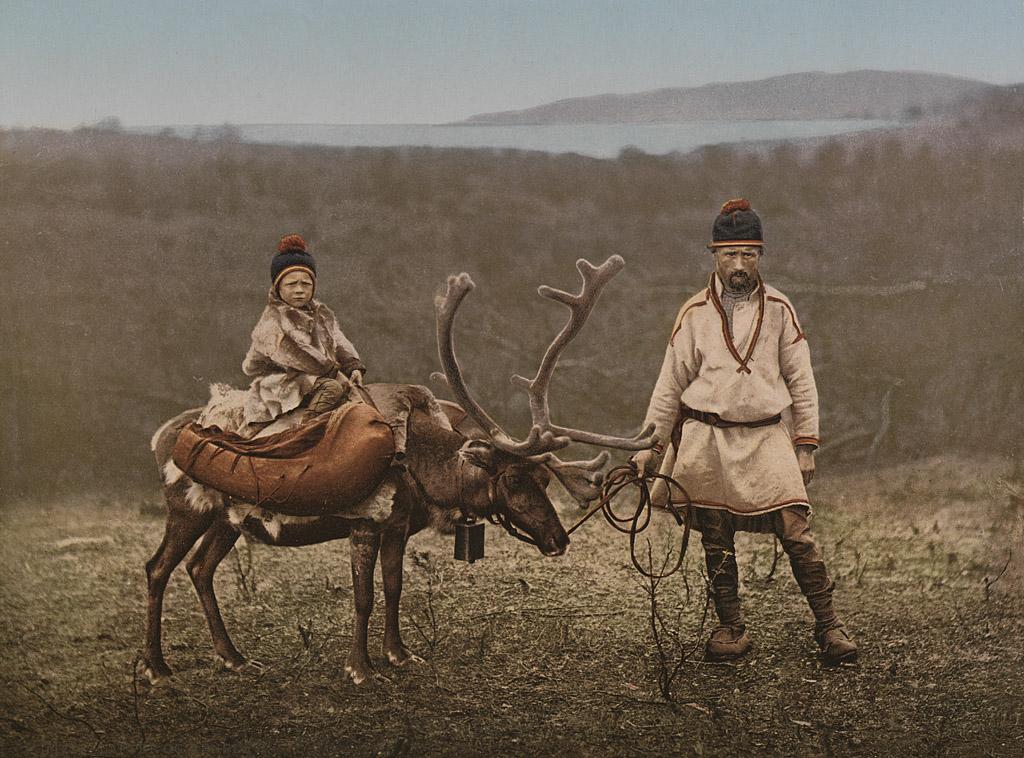 Samski ężczyzna i dziecko w norweskim okręgu Finnmark, około 1890-1900.
