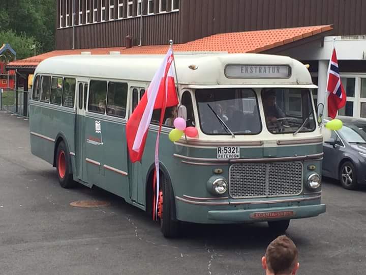 Jedną z największych atrakcji był zabytkowy autobus wypełniony lodami!