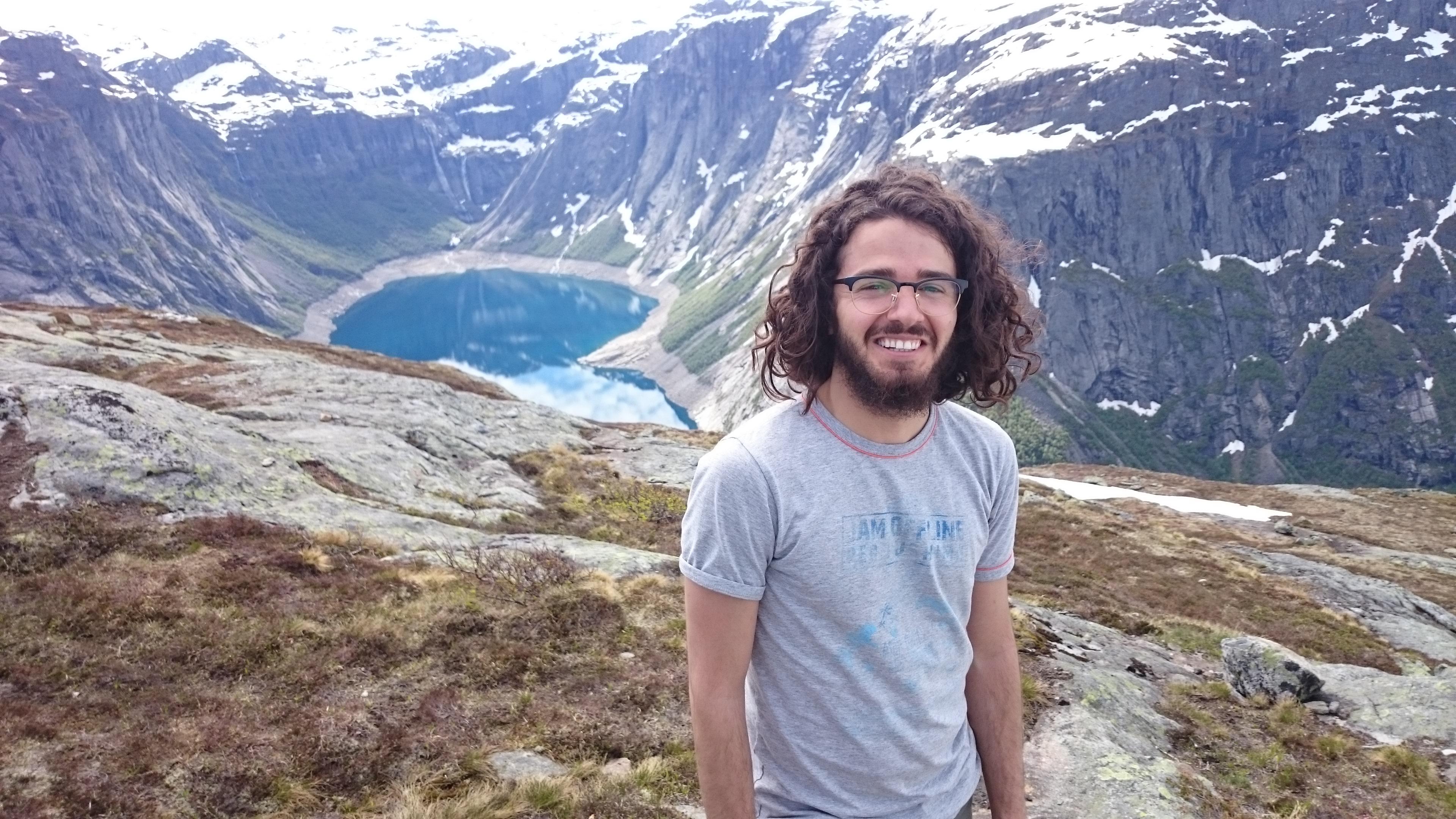 Student Enea Jorgji.