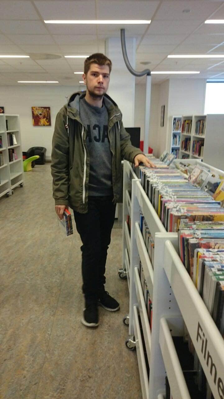 Student Krzysztof Komorowski, biblioteka w Mo i Ranie.