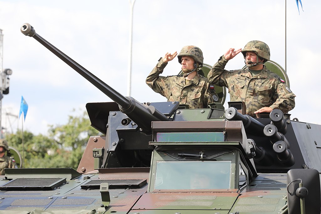 Według danych z 2020 roku polska armia liczy około 150 tys. żołnierzy, z czego ponad 107 tys. pełni służbę zawodową. 