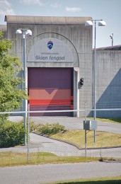 Breivik twierdzi, że jest torturowany.