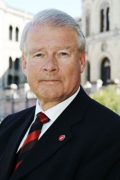 Bez immunitetu - Carl Hagen spowodował wypadek i stracił prawo jazdy