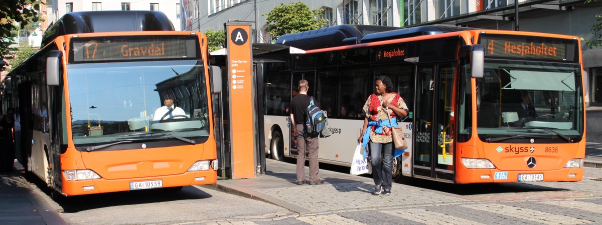 Nowe zalecenia dla podróżujących transportem publicznym: ograniczona liczba pasażerów w pojazdach
