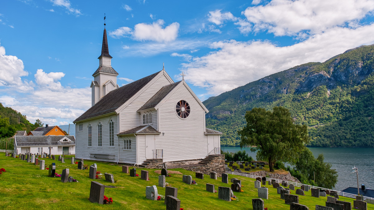 Mieszkańcy kraju fiordów poszukują wiary, lecz liczba wiernych spada. Paradoksy Kościoła Norwegii