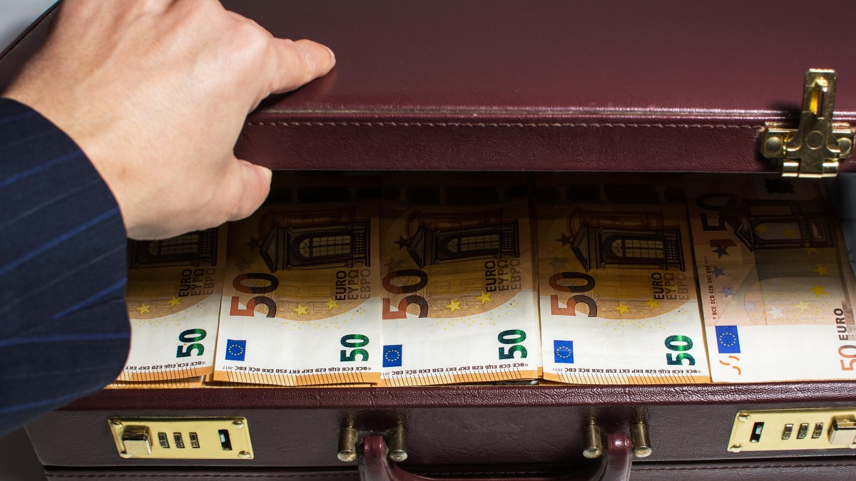 W Norwegii około 20 lat, w Polsce prawie całe życie. Tyle trzeba pracować, by zarobić milion euro