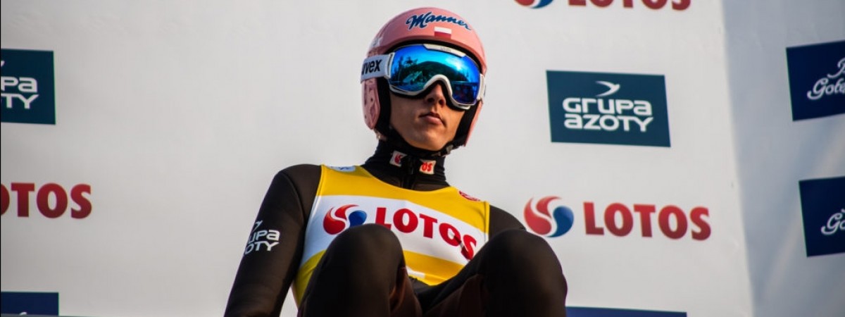 Dawid Kubacki triumfuje w Titisee-Neustadt. Polak walczy o zwycięstwo w nowym turnieju