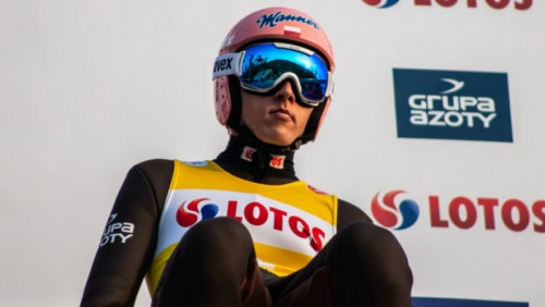 Dawid Kubacki triumfuje w Titisee-Neustadt. Polak walczy o zwycięstwo w nowym turnieju