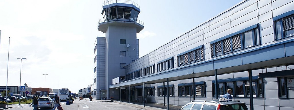 Lotnisko w Ålesund ewakuowane: znaleziono podejrzany bagaż, policja boi się wybuchu bomby