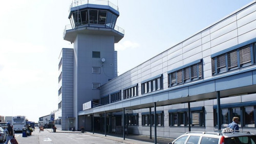 Lotnisko w Ålesund ewakuowane: znaleziono podejrzany bagaż, policja boi się wybuchu bomby