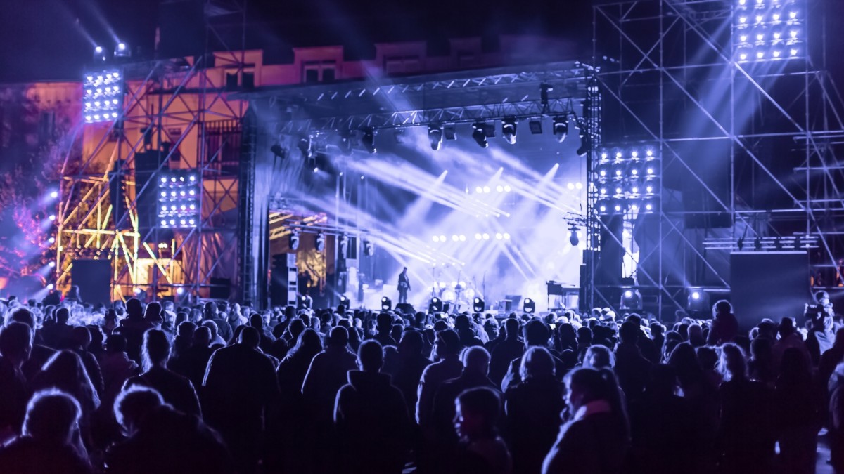 FHI zorganizuje specjalne koncerty: zbada transmisję koronawirusa podczas zgromadzeń