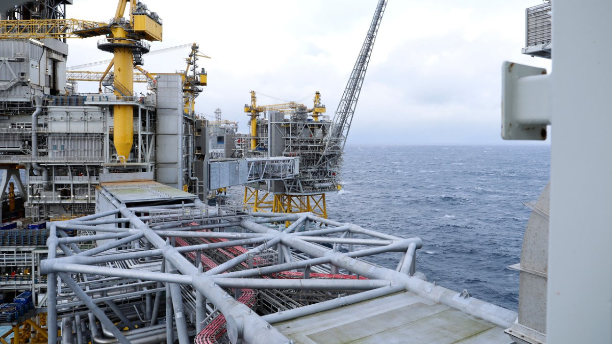 Szalejąca cena ropy naftowej. Podrożała o ponad 11 dolarów w mniej niż miesiąc