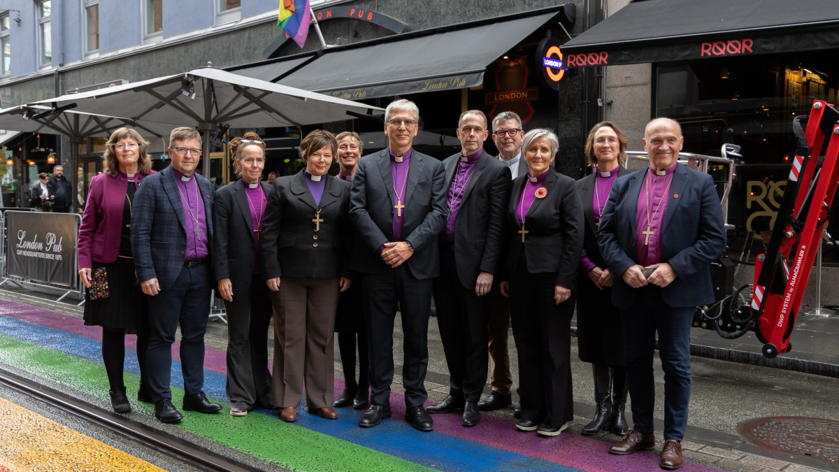 „Wstyd, ból i krzywda”. Kościół Norwegii z publicznymi przeprosinami wobec osób LGBT+