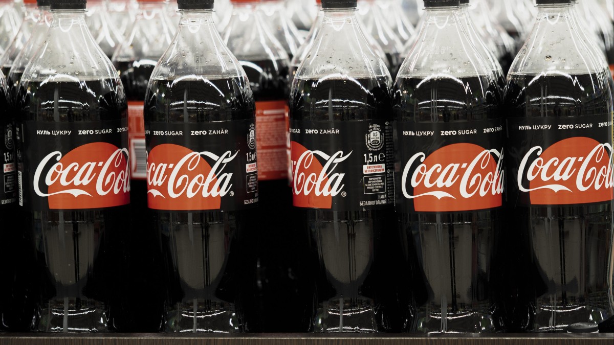 Wycofują ze sprzedaży prawie 21 000 butelek popularnego napoju