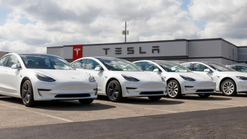 Jeden z faworytów od Tesli doczekał się liftingu. Model 3 w odświeżonej wersji dostępny od jesieni