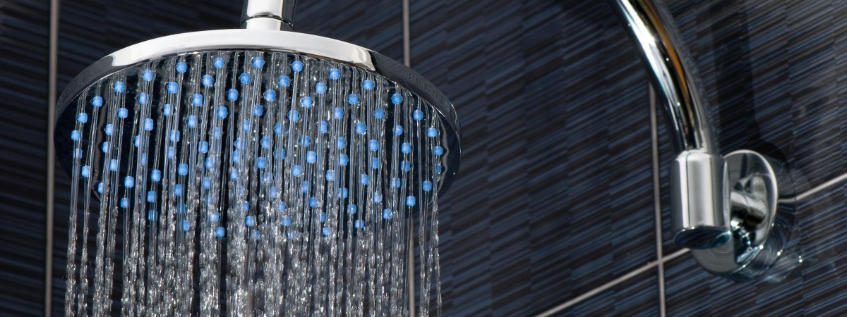 Oslo radzi mieszkańcom, jak oszczędzać wodę: „róbcie siku pod prysznicem”