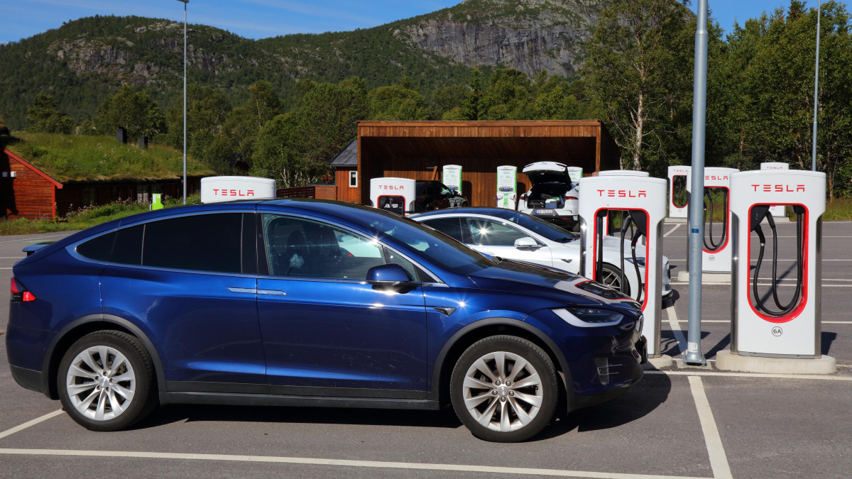 Ulubieniec Norwegów króluje wśród reklamacji. Konsumenci skarżą się na samochody Tesli