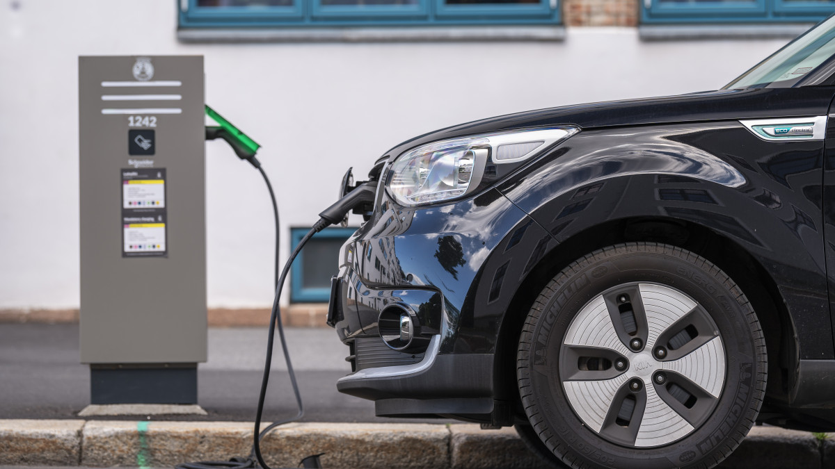 Elektryk nawet o 37 500 koron droższy. Norwegia ogranicza ulgi dla kierowców