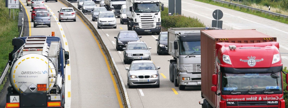 Krótszy odpoczynek, dłuższy czas pracy. Tymczasowe złagodzenie przepisów dla zawodowych kierowców 
