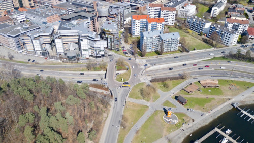 Oslo: mężczyzna groził kierowcom nożem, postrzeliła go policja