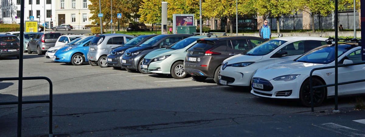 Koniec przywilejów dla elbili: Oslo wprowadziło opłaty za parkowanie