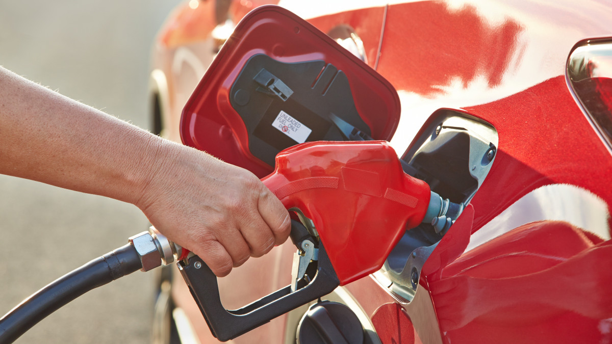 Benzyna i diesel droższe mimo ulgi. Kierowcy mogą zapłacić choćby 1150 NOK więcej